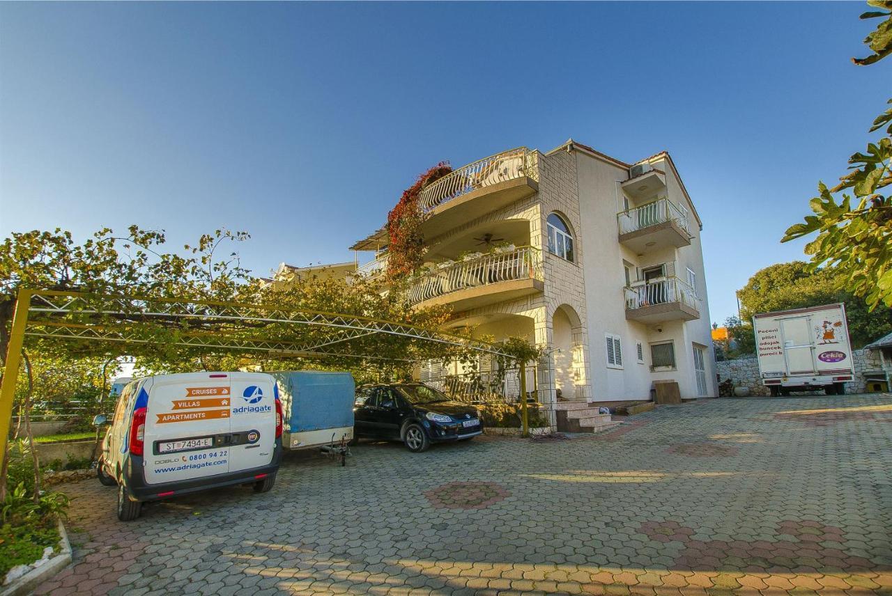 Apartments Nada Grebastica Luaran gambar